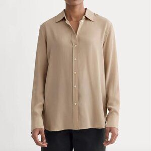 Everlane - The Must-Have Shirt in Washable 100% Silk - Burnt Sugar Size 0